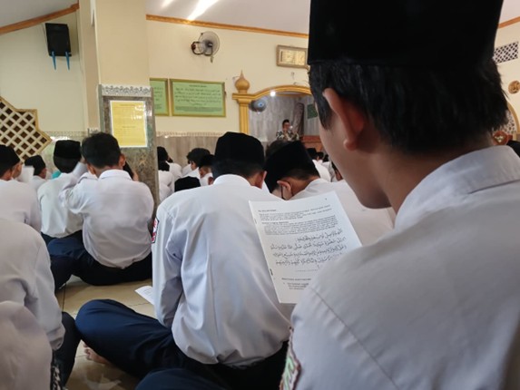 Civitas Akademika MTsN 9 Bantul Khusyu’ Bermujahadah dan Berdoa untuk Keselamatan Bangsa Indonesia
